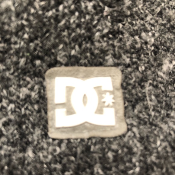 DC & TILT women’s beanie set - Picture 6 of 7